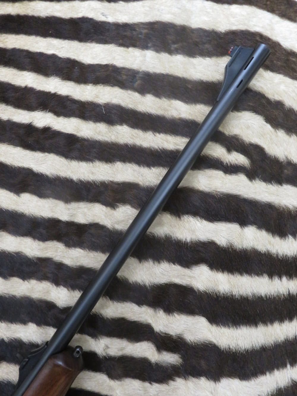 Carabine BLASER R93 Luxe bois cal.375 H&H canon 65 cm magnaport - point rouge Zeiss – Image 2