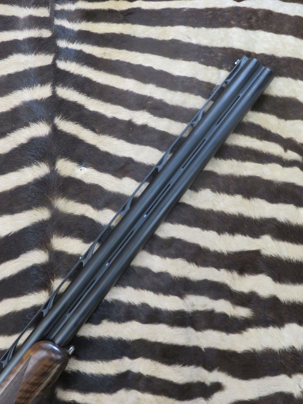Fusil CAESAR GUERINI Invictus III Sporting Ascent cal.12/76 canons 76cm 8 chokes - mallette – Image 2