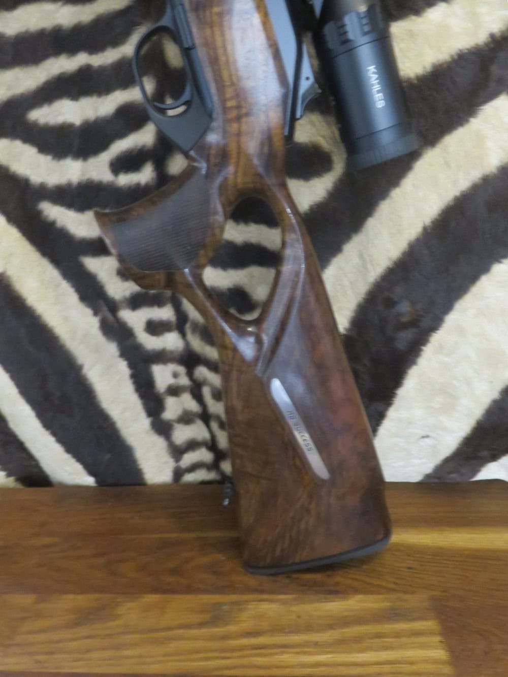 Carabine BLASER R8 Success Bois cal.300wm canon 65 cm - lunette KAHLES Hélia 1-5x24i – Image 8