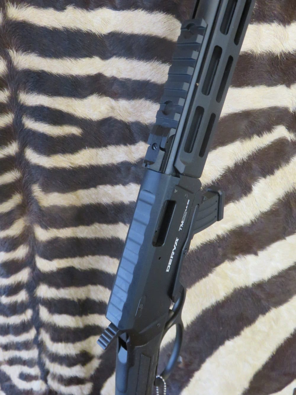 Carabine à levier sous garde DERYA TM22LA Tactical cal.22 lr canon 50 cm fileté – Image 5