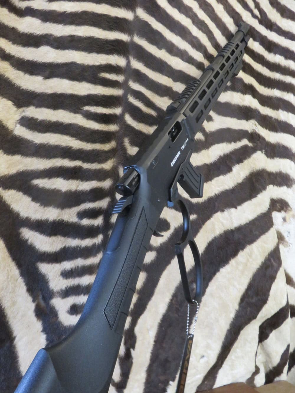 Carabine à levier sous garde DERYA TM22LA Tactical cal.22 lr canon 50 cm fileté – Image 9