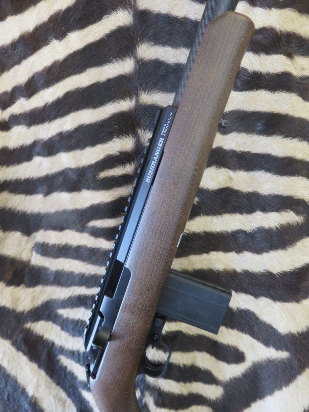 Carabine CHIAPPA Bushmaster Adamantium cal.22 HV canon silence carbone 47 cm – Image 3