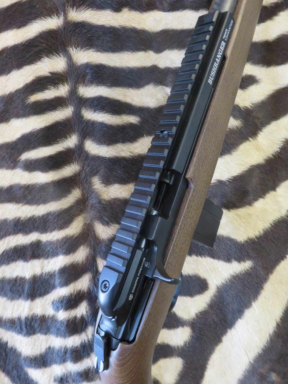 Carabine CHIAPPA Bushmaster Adamantium cal.22 HV canon silence carbone 47 cm – Image 4